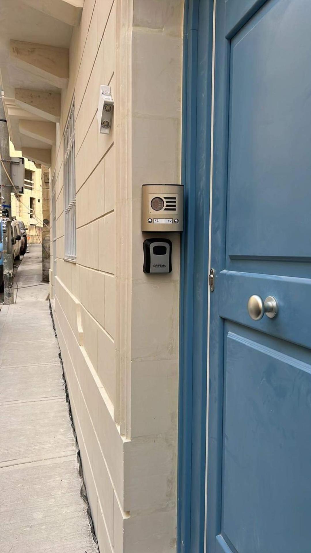 Cospicua Dar Barbara Duplex 2 Double Bedrooms,2 Sofa Beds Large House With Terrace Roof Views Of Valletta מראה חיצוני תמונה